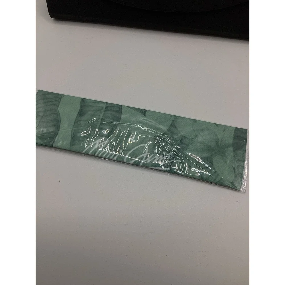 Maui Jim Small Magnetic Black Tri-Fold Sunglasses Case with New Cleaning Cloth